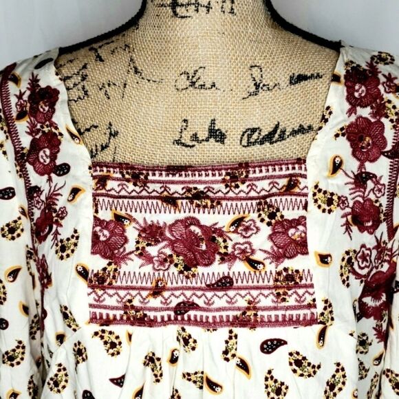Entro | Burgundy Bandana Print Peasant Blouse - Picture 2 of 6